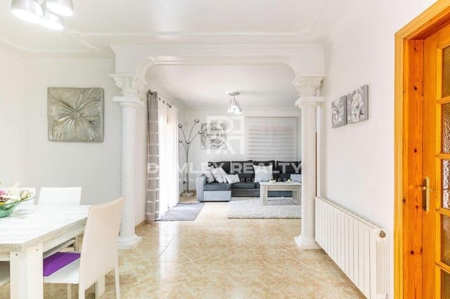 3 soverom Villa til salgs i Lloret de Mar med svømmebasseng garasje - € 615 000 (Ref: 5872521)