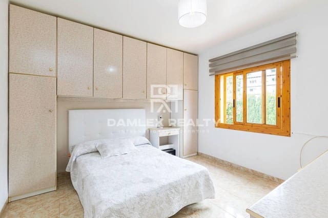 3 soverom Villa til salgs i Lloret de Mar med svømmebasseng garasje - € 615 000 (Ref: 5872521)