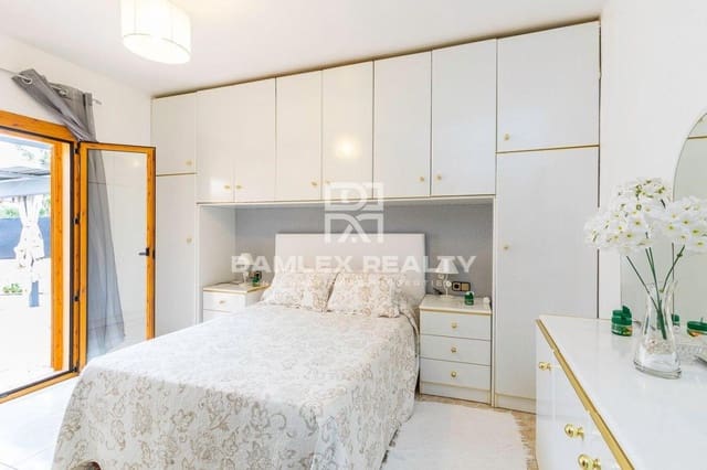 3 soverom Villa til salgs i Lloret de Mar med svømmebasseng garasje - € 615 000 (Ref: 5872521)