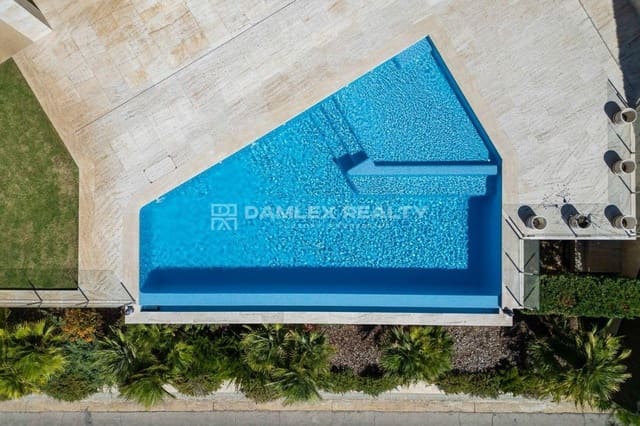 5 bedroom Villa for sale in Blanes with pool garage - € 3,100,000 (Ref: 5937307)