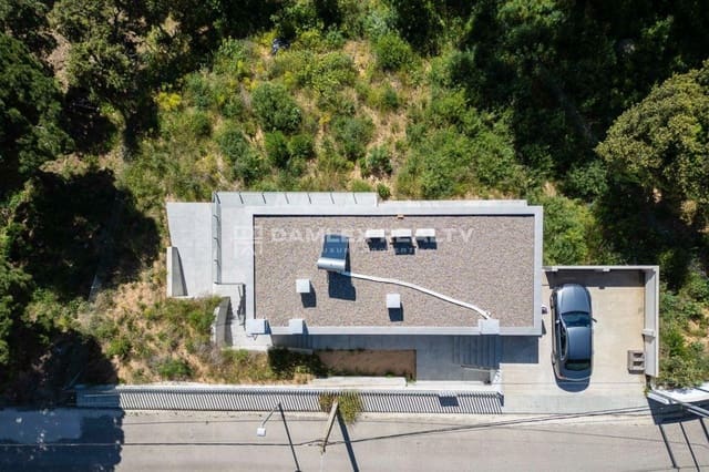 4 slaapkamer Villa te koop in Lloret de Mar met zwembad garage - € 698.000 (Ref: 6245504)