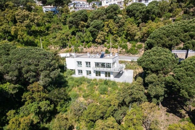 4 slaapkamer Villa te koop in Lloret de Mar met zwembad garage - € 698.000 (Ref: 6245504)