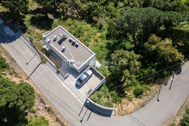 4 slaapkamer Villa te koop in Lloret de Mar met zwembad garage - € 698.000 (Ref: 6245504)