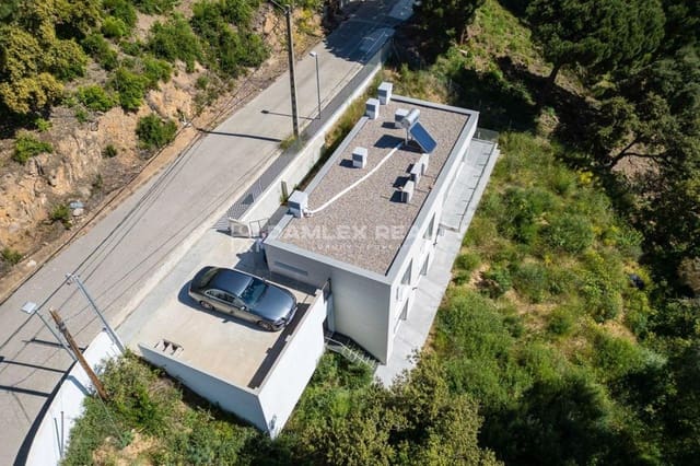 4 slaapkamer Villa te koop in Lloret de Mar met zwembad garage - € 698.000 (Ref: 6245504)