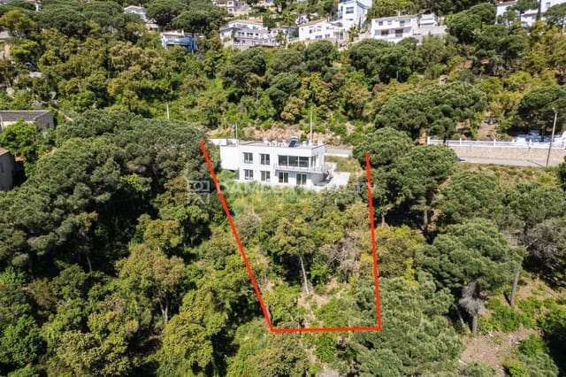 4 slaapkamer Villa te koop in Lloret de Mar met zwembad garage - € 698.000 (Ref: 6245504)