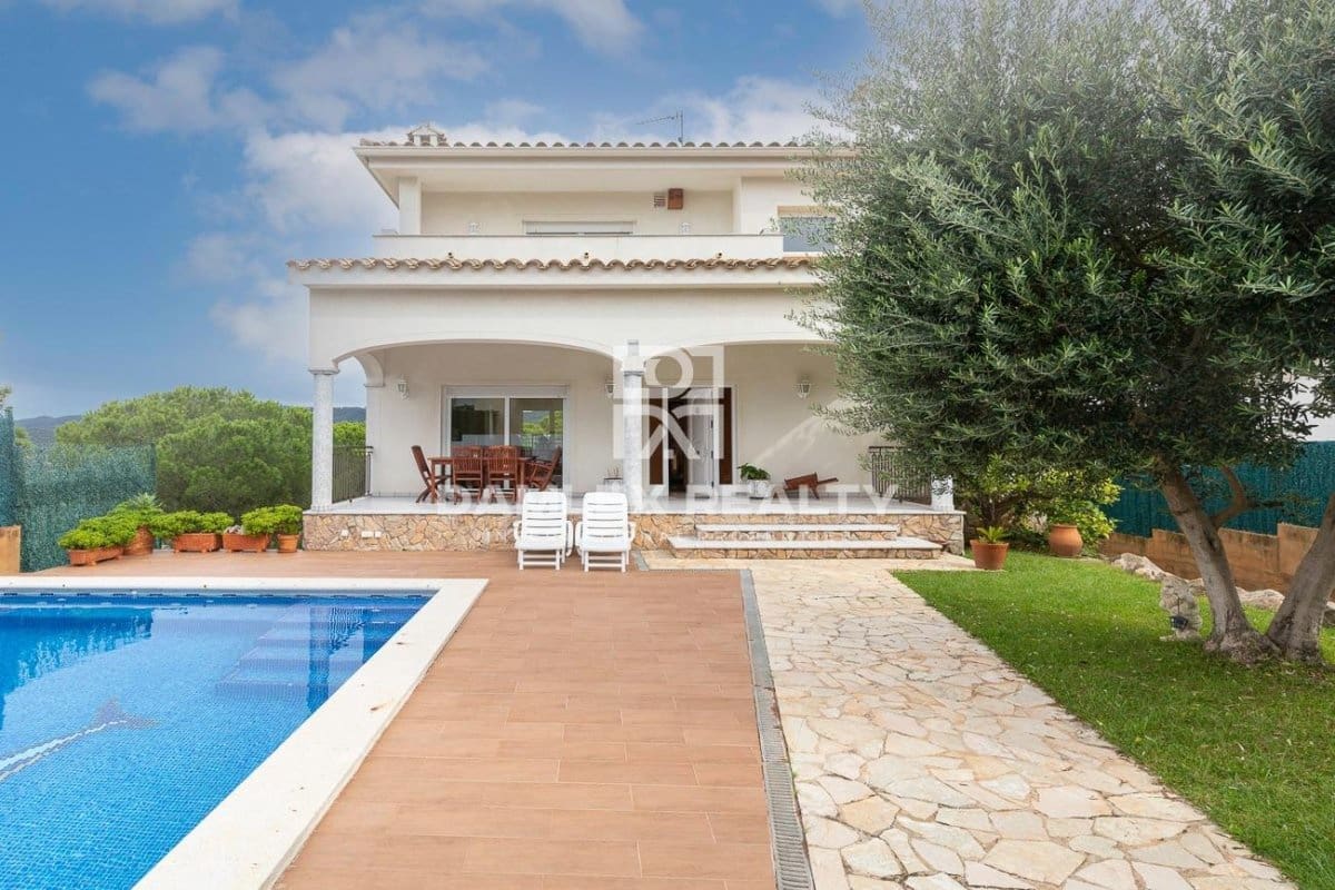 5 soveværelse Villa til salg i Sant Feliu de Guixols med swimmingpool - € 850.000 (Ref: 6332363)