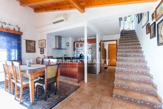 3 slaapkamer Villa te koop in Lloret de Mar met zwembad garage - € 565.000 (Ref: 6575542)