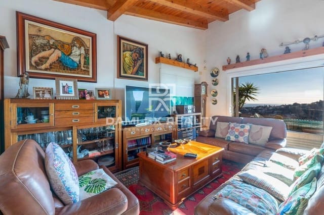 3 slaapkamer Villa te koop in Lloret de Mar met zwembad garage - € 565.000 (Ref: 6575542)