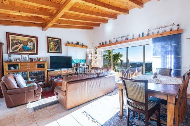 3 slaapkamer Villa te koop in Lloret de Mar met zwembad garage - € 565.000 (Ref: 6575542)