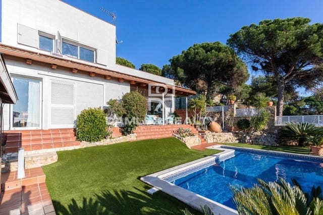 3 slaapkamer Villa te koop in Lloret de Mar met zwembad garage - € 565.000 (Ref: 6575542)