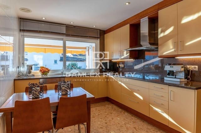 5 Zimmer Villa zu verkaufen in Platja d'Aro, Castell-Platja d'Aro mit Pool - 640.000 € (Ref: 6596052)