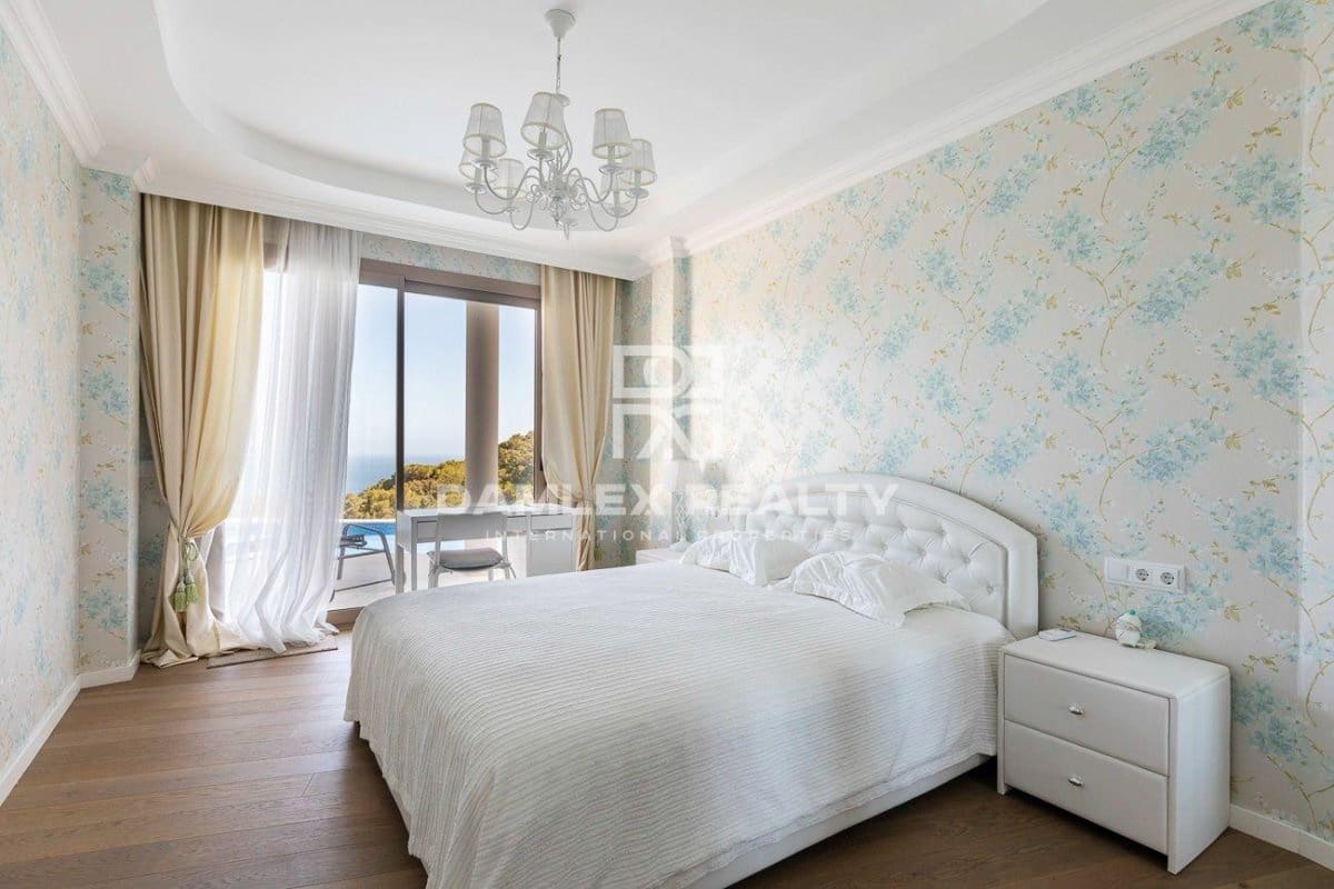 6 bedroom Villa for sale in Tossa de Mar with pool garage - € 2,850,000 (Ref: 6941362)