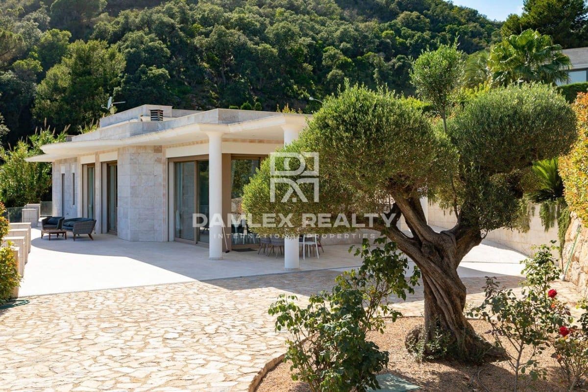 6 bedroom Villa for sale in Tossa de Mar with pool garage - € 2,850,000 (Ref: 6941362)