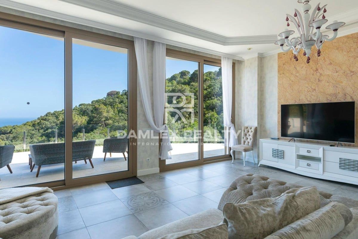 6 bedroom Villa for sale in Tossa de Mar with pool garage - € 2,850,000 (Ref: 6941362)