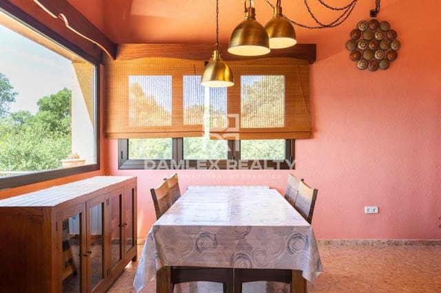 5 slaapkamer Villa te koop in Lloret de Mar met zwembad garage - € 410.000 (Ref: 6951695)