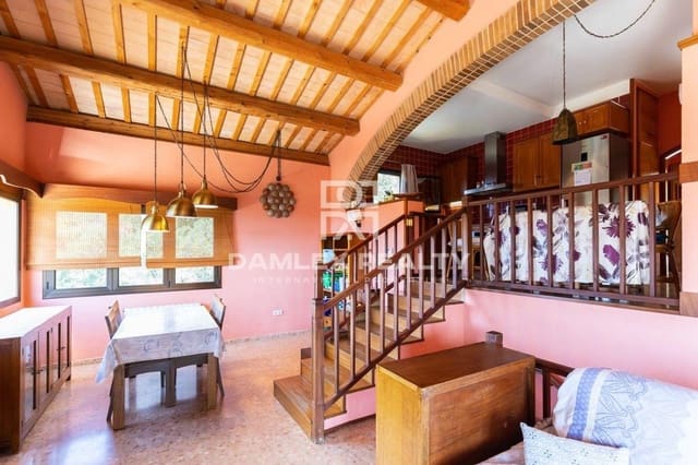 5 slaapkamer Villa te koop in Lloret de Mar met zwembad garage - € 410.000 (Ref: 6951695)