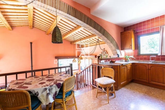 5 slaapkamer Villa te koop in Lloret de Mar met zwembad garage - € 410.000 (Ref: 6951695)