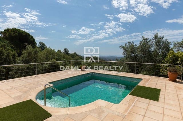 5 slaapkamer Villa te koop in Lloret de Mar met zwembad garage - € 410.000 (Ref: 6951695)