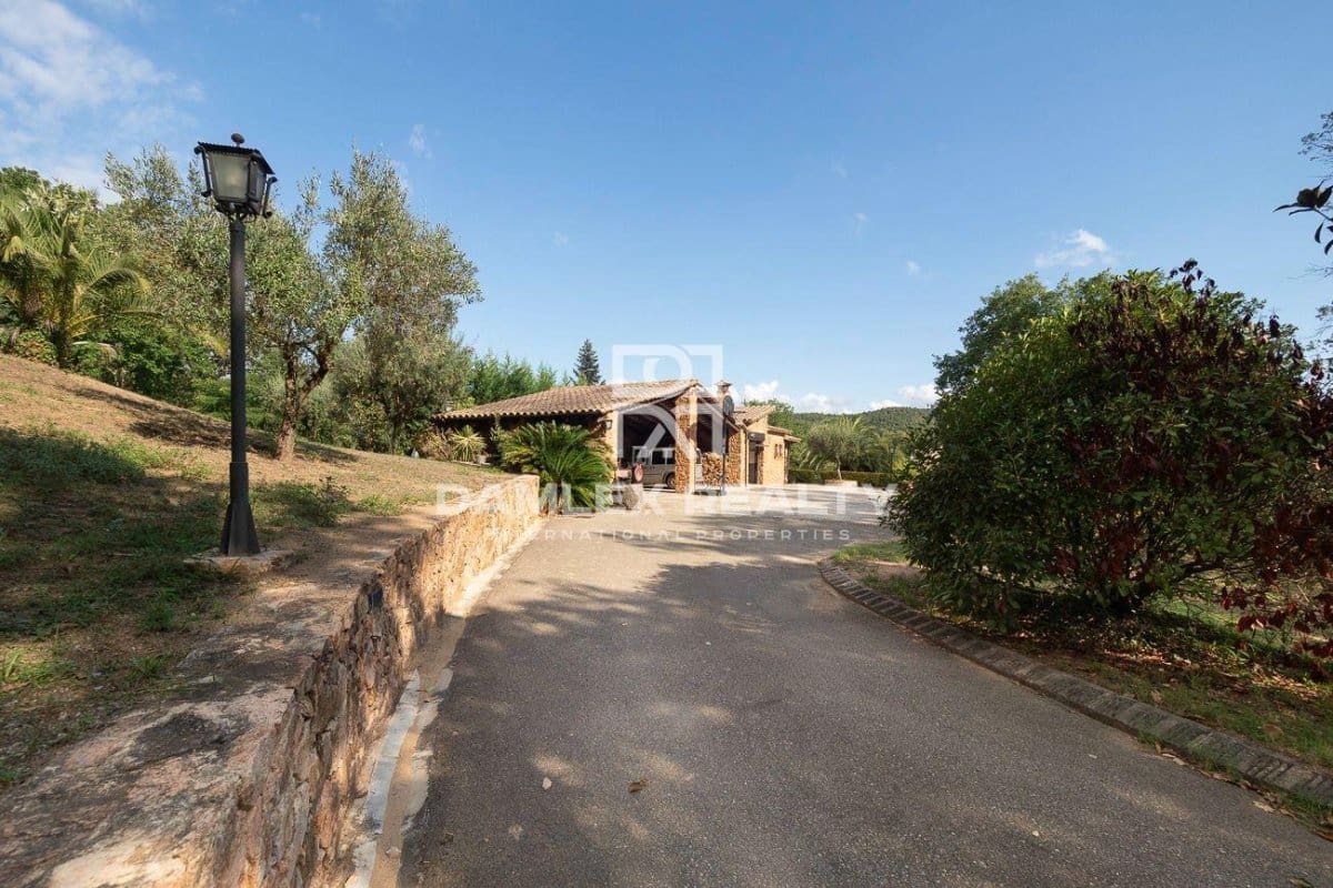 3 makuuhuone Huvila myytävänä paikassa Santa Cristina d'Aro mukana uima-altaan - 1 300 000 € (Ref: 7128384)