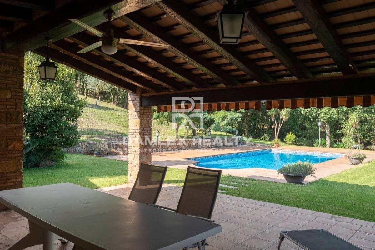 3 makuuhuone Huvila myytävänä paikassa Santa Cristina d'Aro mukana uima-altaan - 1 300 000 € (Ref: 7128384)