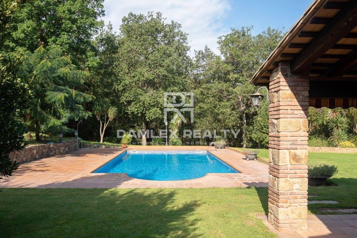 3 makuuhuone Huvila myytävänä paikassa Santa Cristina d'Aro mukana uima-altaan - 1 300 000 € (Ref: 7128384)