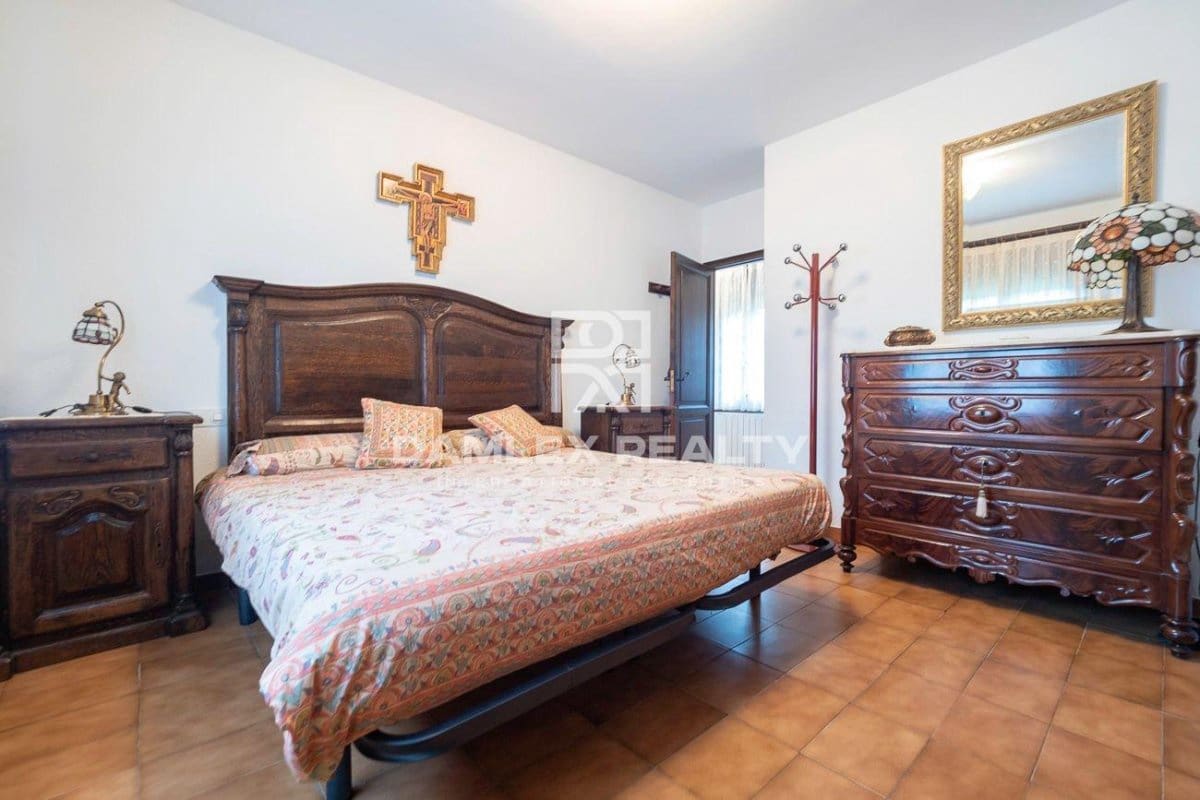 3 makuuhuone Huvila myytävänä paikassa Santa Cristina d'Aro mukana uima-altaan - 1 300 000 € (Ref: 7128384)