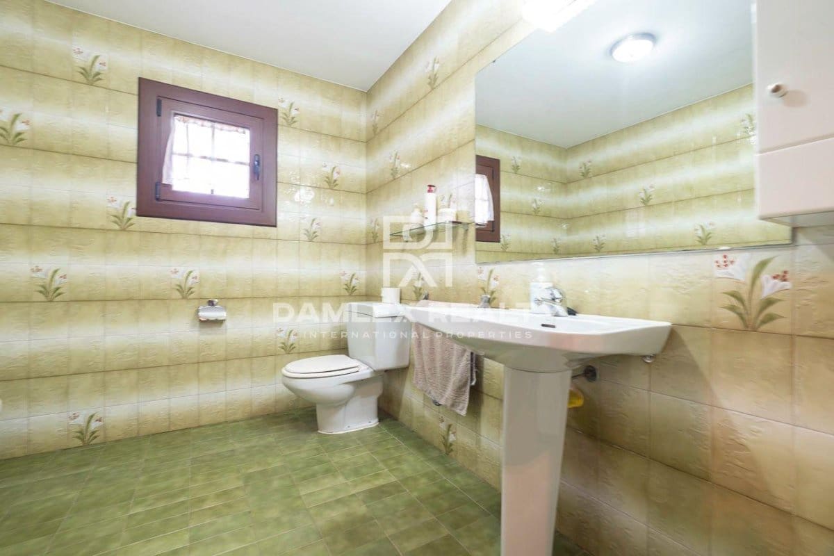 3 makuuhuone Huvila myytävänä paikassa Santa Cristina d'Aro mukana uima-altaan - 1 300 000 € (Ref: 7128384)