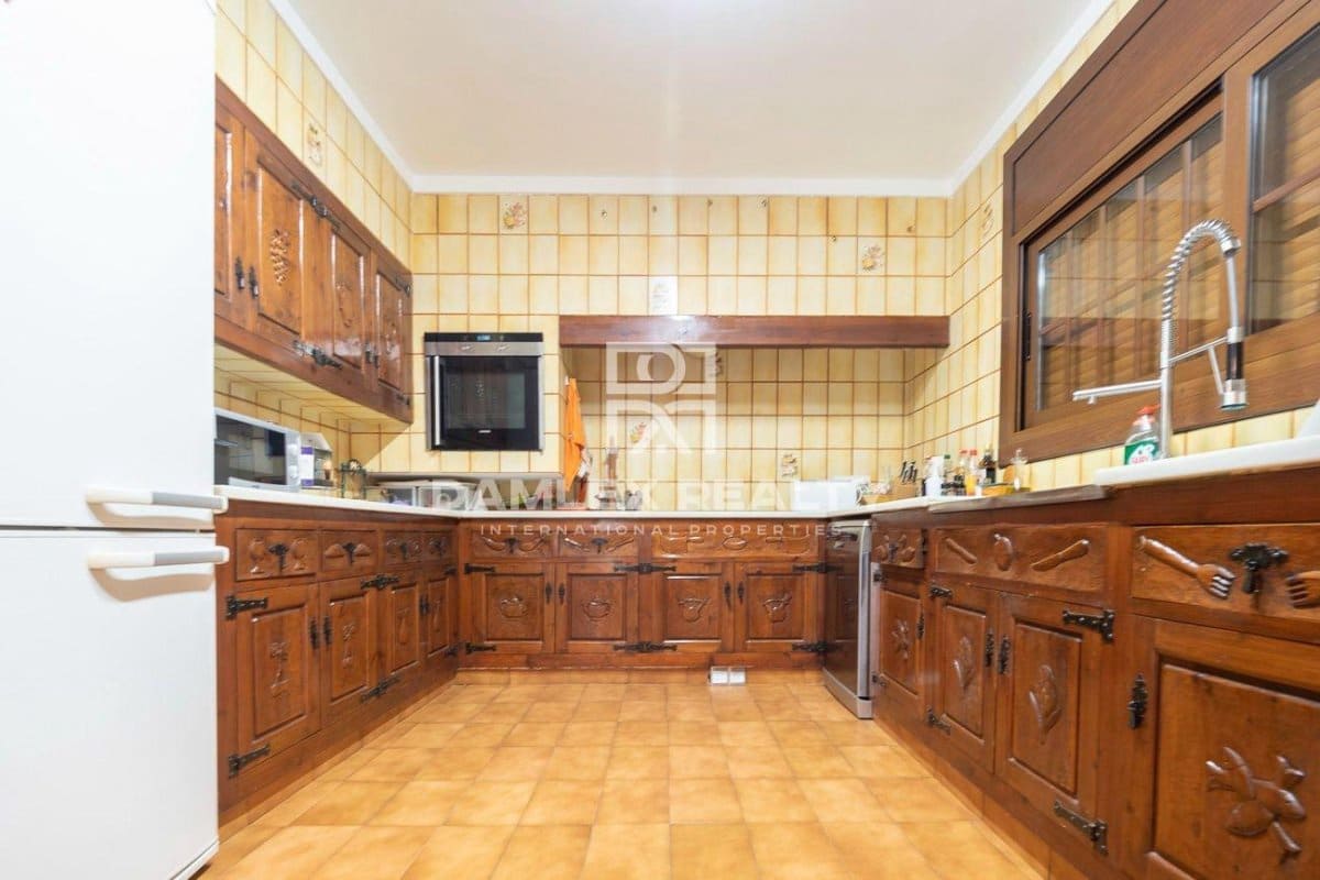 3 makuuhuone Huvila myytävänä paikassa Santa Cristina d'Aro mukana uima-altaan - 1 300 000 € (Ref: 7128384)