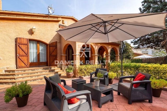 5 chambre Villa/Maison à vendre à Lloret de Mar avec piscine garage - 695 000 € (Ref: 7192539)
