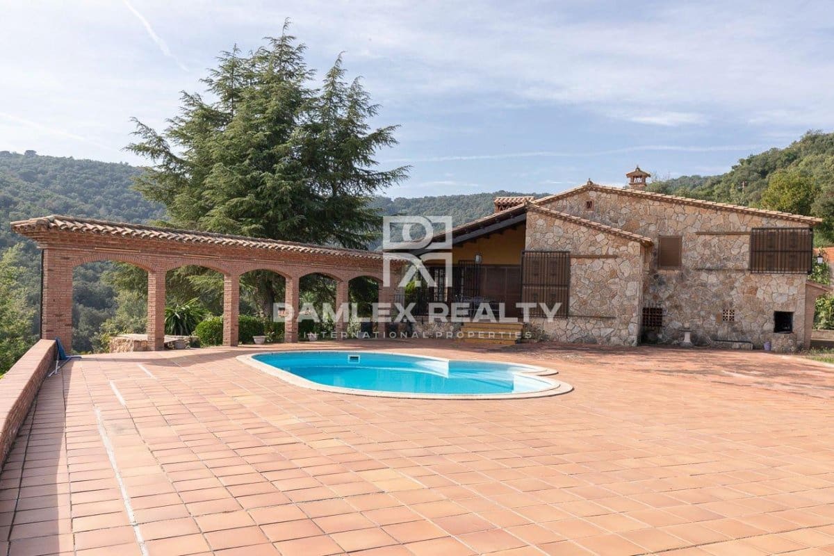4 bedroom Villa for sale in Santa Cristina d'Aro with pool - € 800,000 (Ref: 7192541)