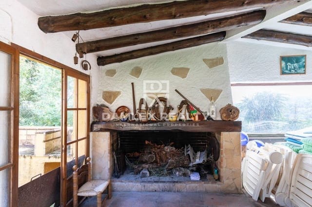 4 bedroom Villa for sale in Santa Cristina d'Aro with pool - € 800,000 (Ref: 7192541)