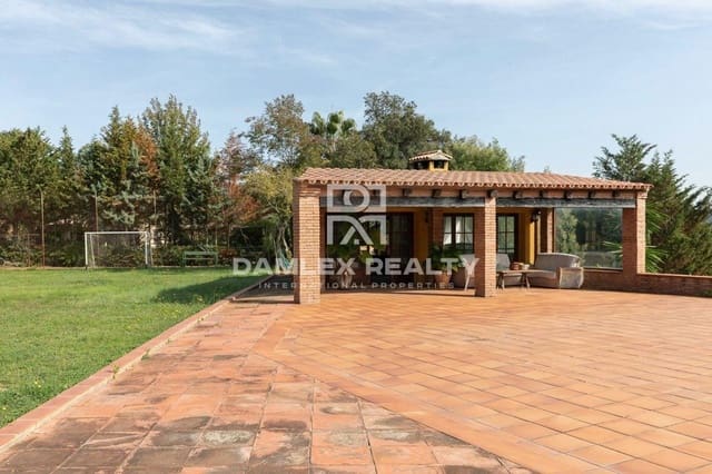 4 bedroom Villa for sale in Santa Cristina d'Aro with pool - € 800,000 (Ref: 7192541)