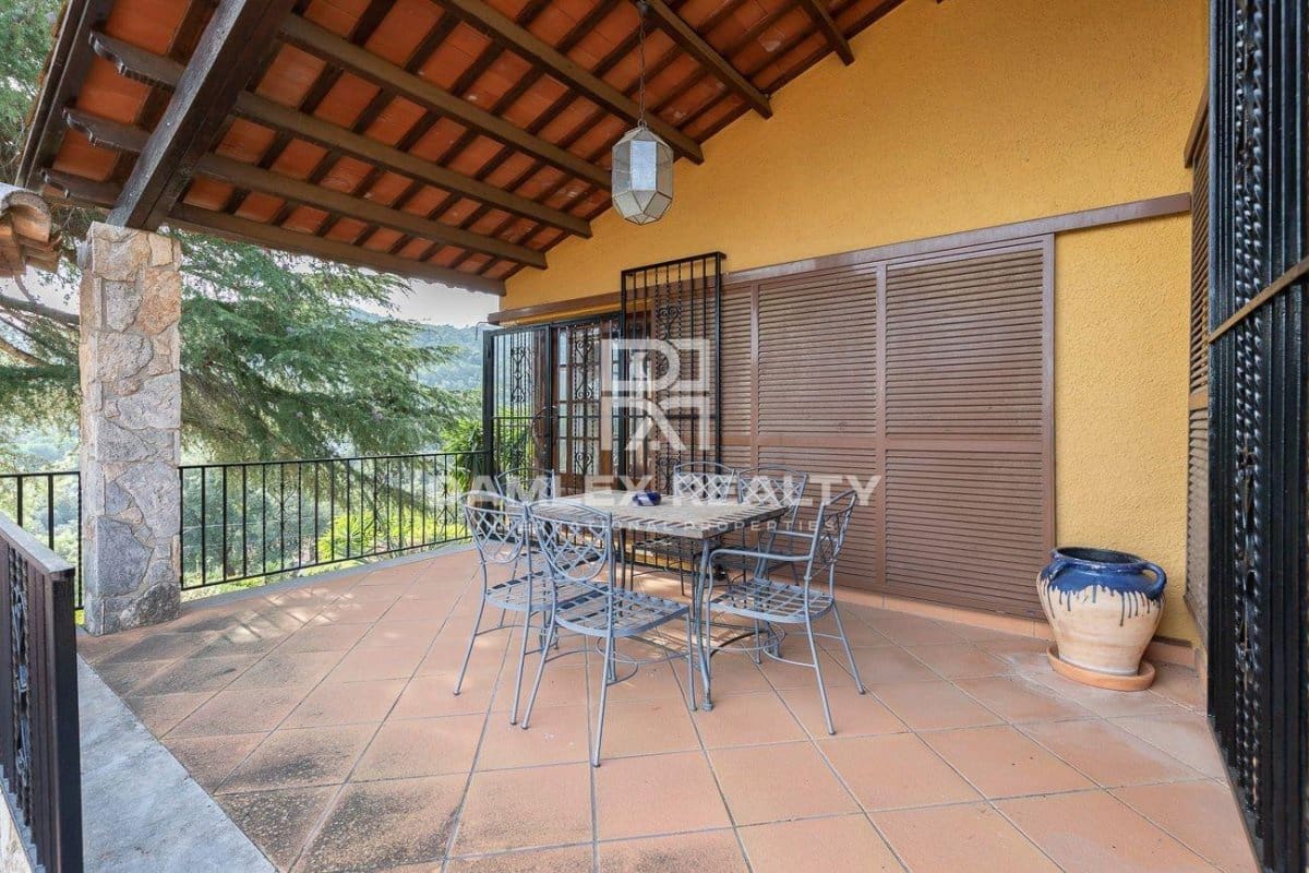 4 bedroom Villa for sale in Santa Cristina d'Aro with pool - € 800,000 (Ref: 7192541)