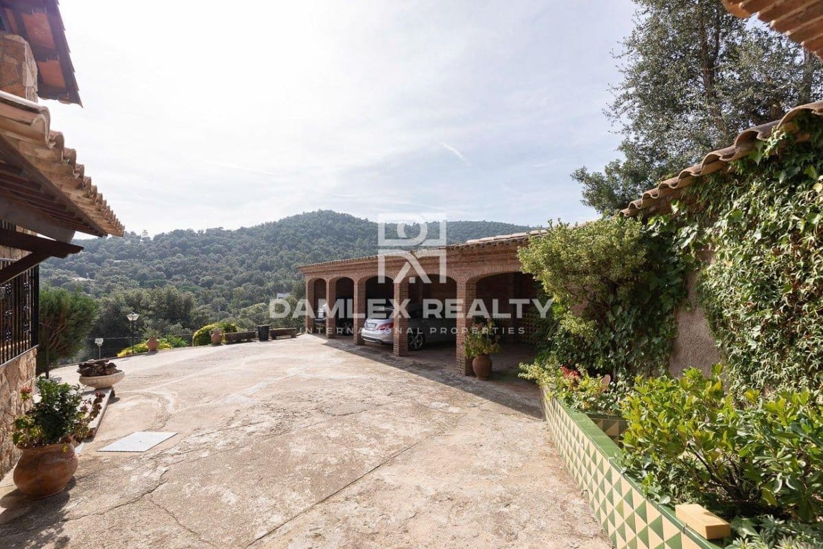 4 bedroom Villa for sale in Santa Cristina d'Aro with pool - € 800,000 (Ref: 7192541)