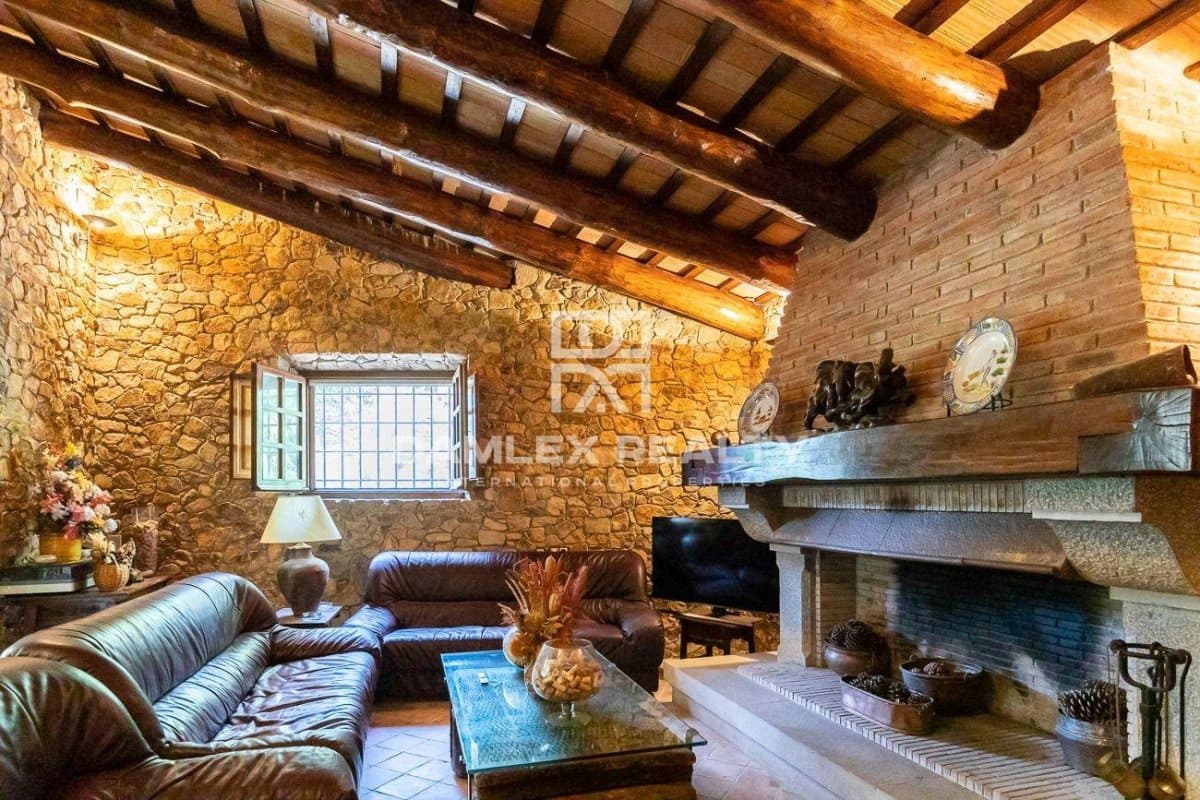 4 bedroom Villa for sale in Santa Cristina d'Aro with pool - € 800,000 (Ref: 7192541)