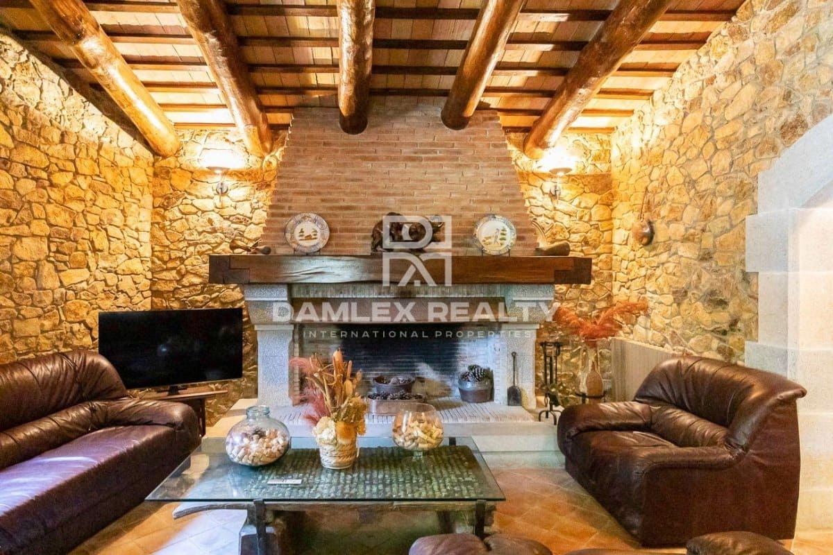4 bedroom Villa for sale in Santa Cristina d'Aro with pool - € 800,000 (Ref: 7192541)