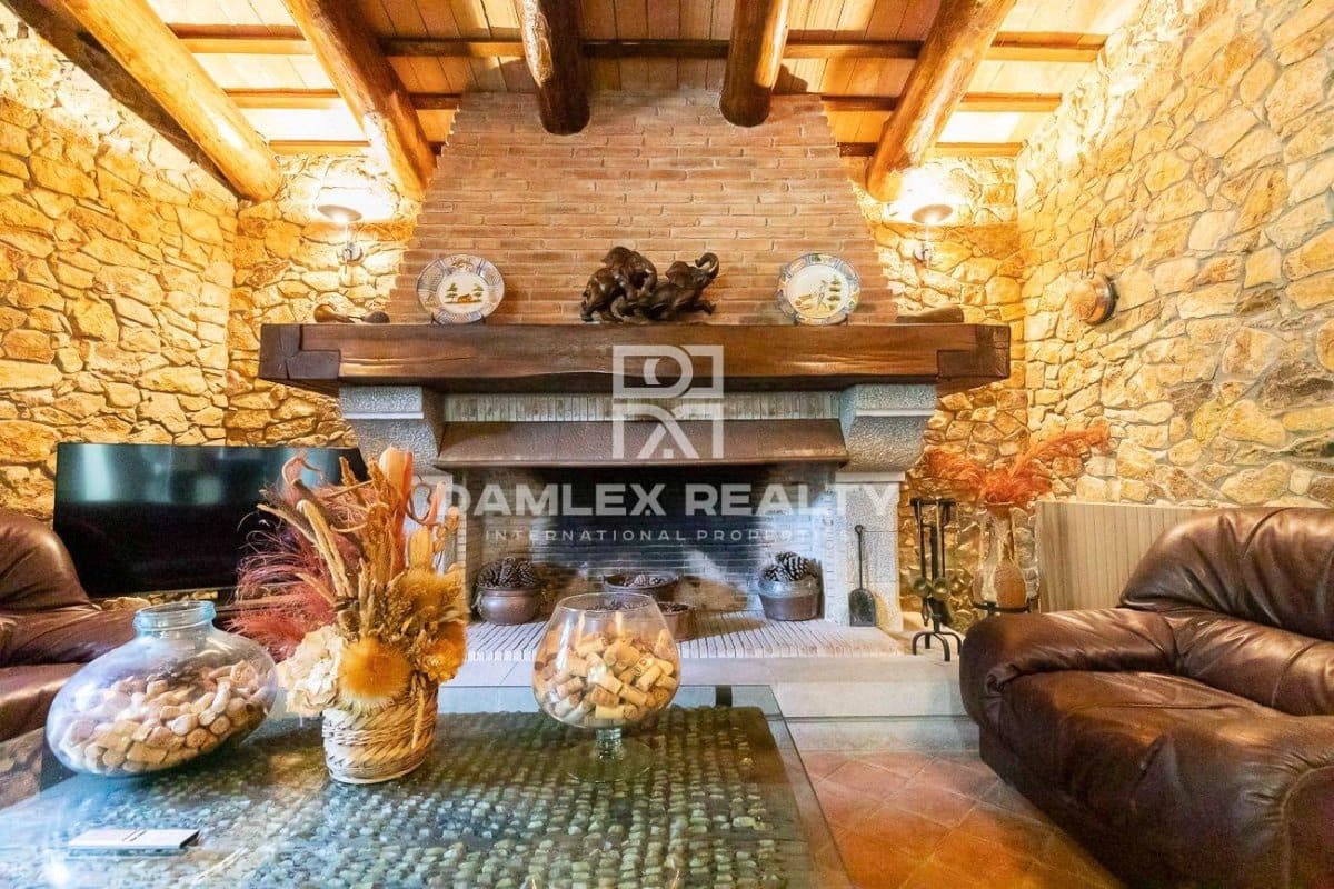 4 bedroom Villa for sale in Santa Cristina d'Aro with pool - € 800,000 (Ref: 7192541)