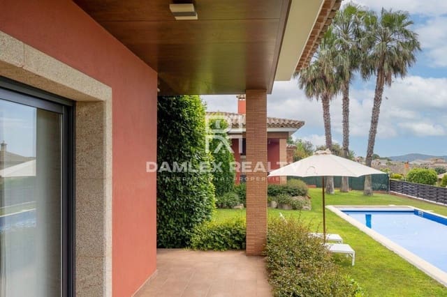 4 bedroom Villa for sale in Santa Cristina d'Aro with pool - € 2,100,000 (Ref: 7632328)