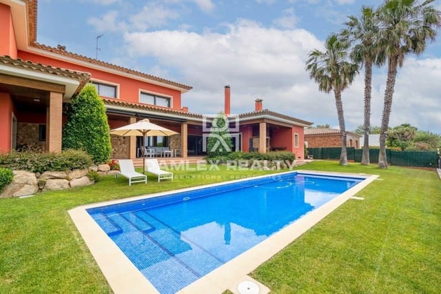 4 bedroom Villa for sale in Santa Cristina d'Aro with pool - € 2,100,000 (Ref: 7632328)