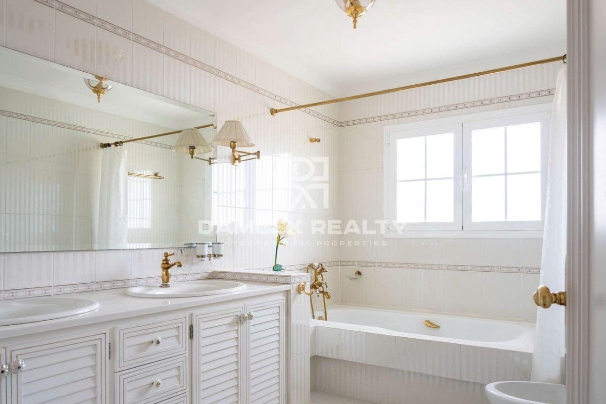 5 soveværelse Villa til salg i Lloret de Mar med swimmingpool garage - € 699.000 (Ref: 7642148)