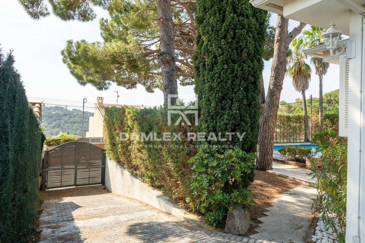 5 soveværelse Villa til salg i Lloret de Mar med swimmingpool garage - € 699.000 (Ref: 7642148)
