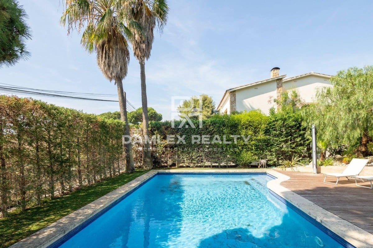 5 soveværelse Villa til salg i Lloret de Mar med swimmingpool garage - € 699.000 (Ref: 7642148)