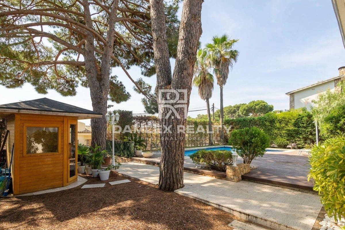 5 soveværelse Villa til salg i Lloret de Mar med swimmingpool garage - € 699.000 (Ref: 7642148)