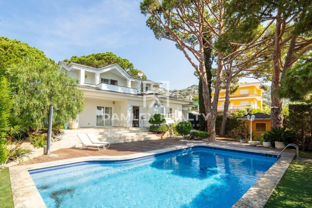 5 soveværelse Villa til salg i Lloret de Mar med swimmingpool garage - € 699.000 (Ref: 7642148)