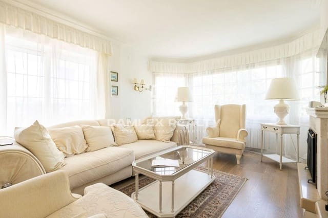 5 soveværelse Villa til salg i Lloret de Mar med swimmingpool garage - € 699.000 (Ref: 7642148)