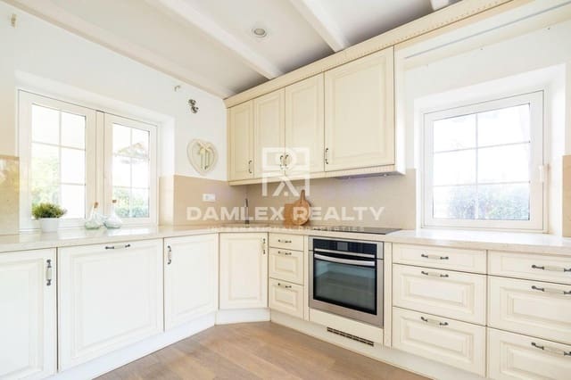 5 soveværelse Villa til salg i Lloret de Mar med swimmingpool garage - € 699.000 (Ref: 7642148)