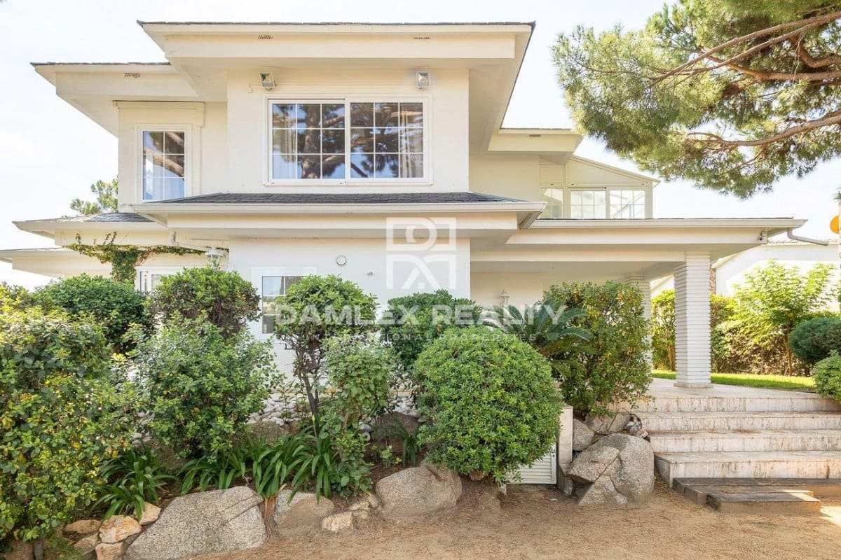 5 soveværelse Villa til salg i Lloret de Mar med swimmingpool garage - € 699.000 (Ref: 7642148)