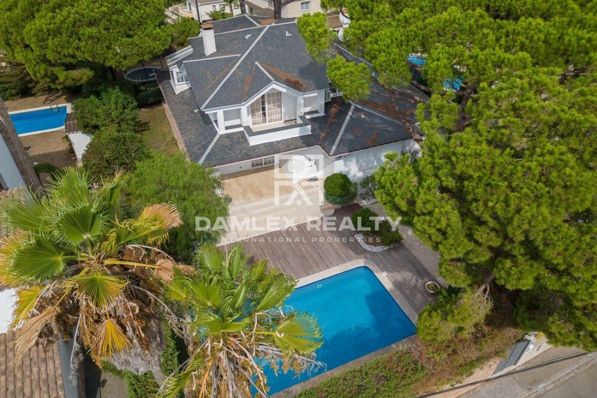 5 soveværelse Villa til salg i Lloret de Mar med swimmingpool garage - € 699.000 (Ref: 7642148)