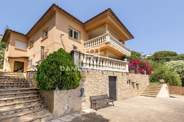 4 Zimmer Villa zu verkaufen in Santa Cristina d'Aro mit Pool - 630.000 € (Ref: 7683586)