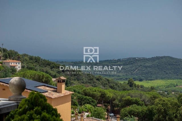 4 Zimmer Villa zu verkaufen in Santa Cristina d'Aro mit Pool - 630.000 € (Ref: 7683586)